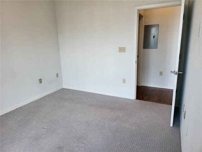 Building Photo - 3040 Peachtree Rd