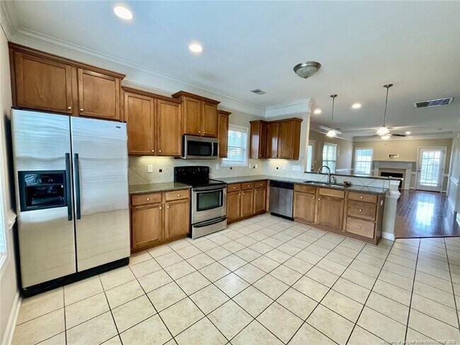 Building Photo - 1219 Braybrooke Pl