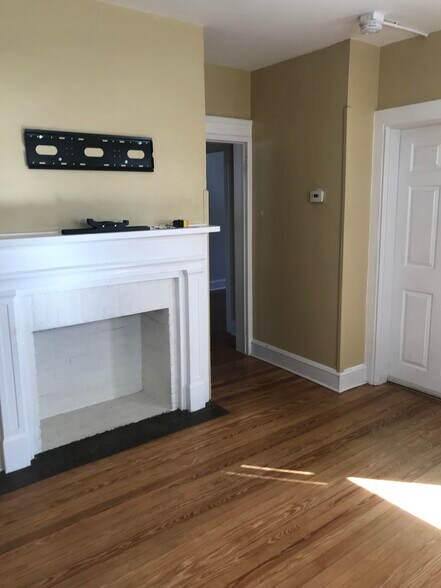 Building Photo - 27 James St