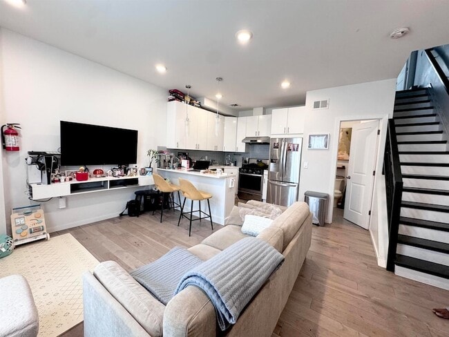 Building Photo - 156 Van Horne St