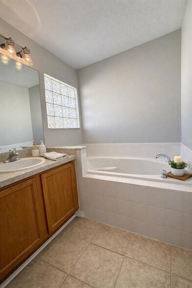 Building Photo - 14069 Drysdale St