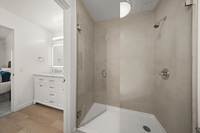 Building Photo - The Highlands-Unfurnished 2 bdrm Condo-Avail Now!