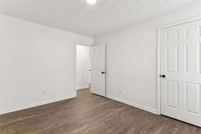 Building Photo - 410 Shenandoah Ct