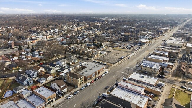Building Photo - 5915 N Milwaukee Ave
