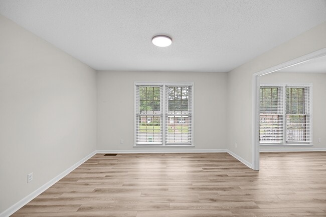 Building Photo - 20 Ridgedale Dr