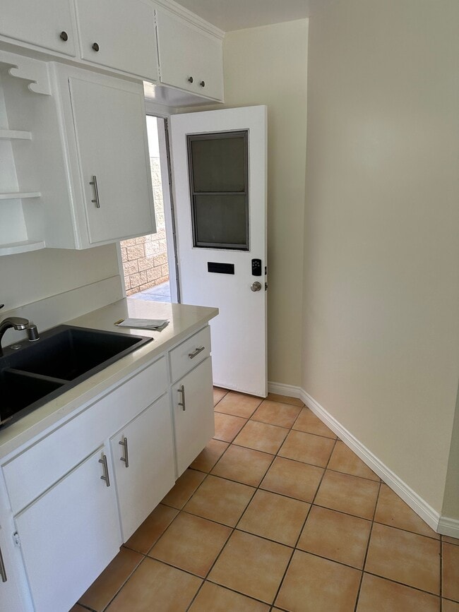 Building Photo - 109A 8th St