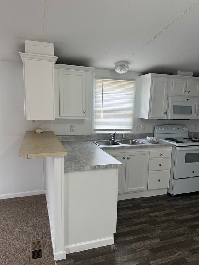 Building Photo - 43665 Pump House Ln