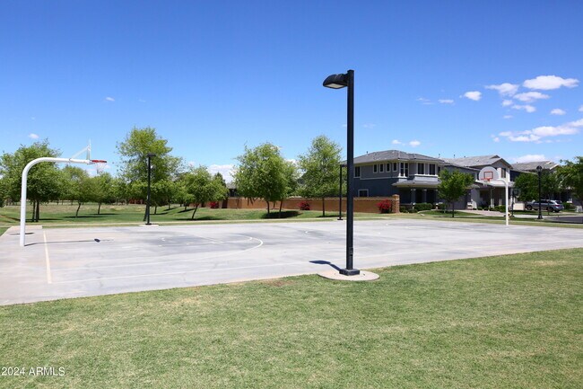 Building Photo - 3841 E Palo Verde St