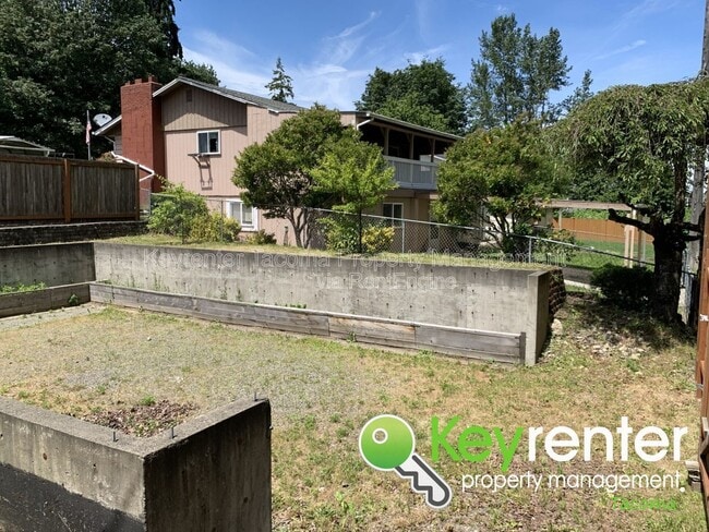 Building Photo - 1355 E 44th St