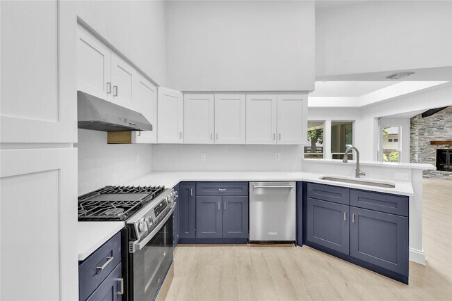 Building Photo - 13826 Wooded Creek Ct