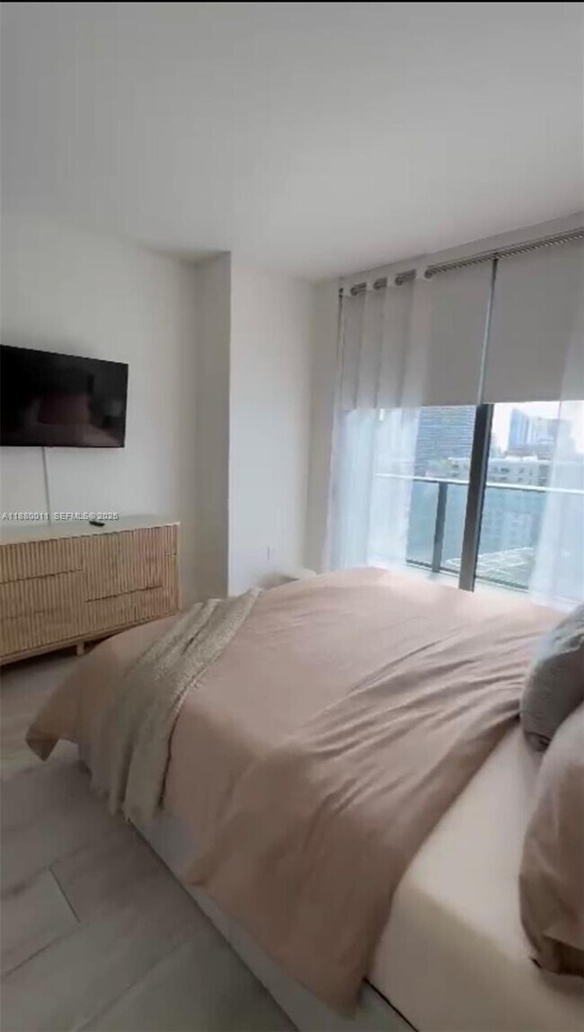 Building Photo - 121 NE 34th St