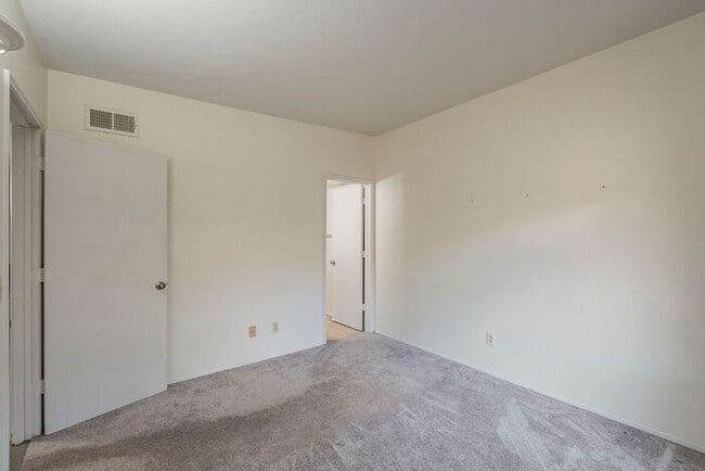 Building Photo - Bright 3-Bedroom Condo with Community Perks in Central Tucson