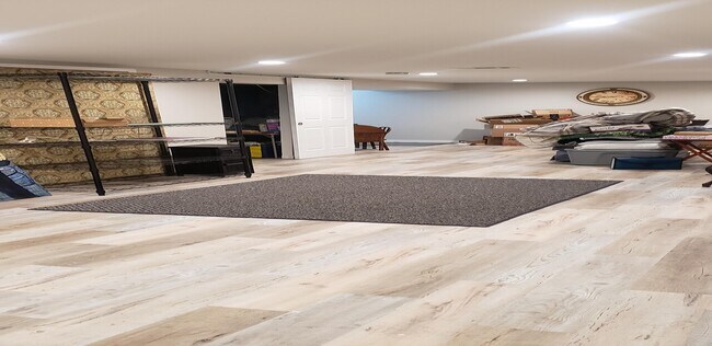 Building Photo - Carter St