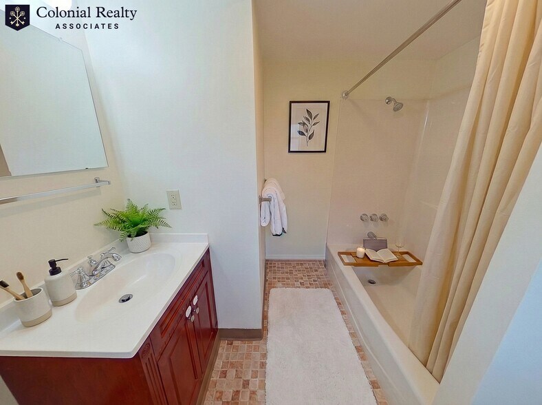 Building Photo - 8 Hearn St