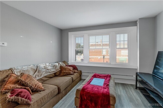 Building Photo - 1225 Hertel Ave