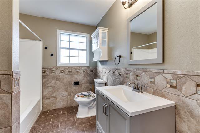 Building Photo - 301 S Weatherford St