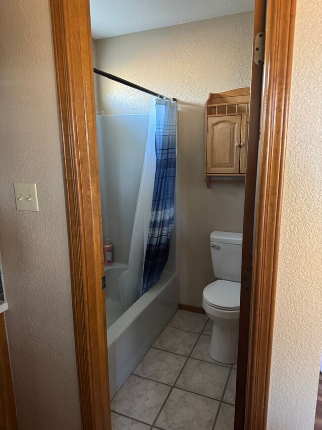 Building Photo - Fully Furnished Rental