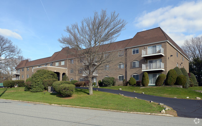 Building Photo - Chateau Regale Apartments