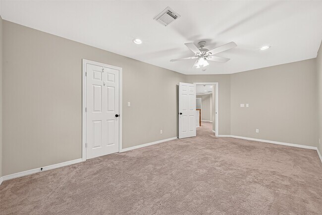 Building Photo - 4307 Lake Walk Ct
