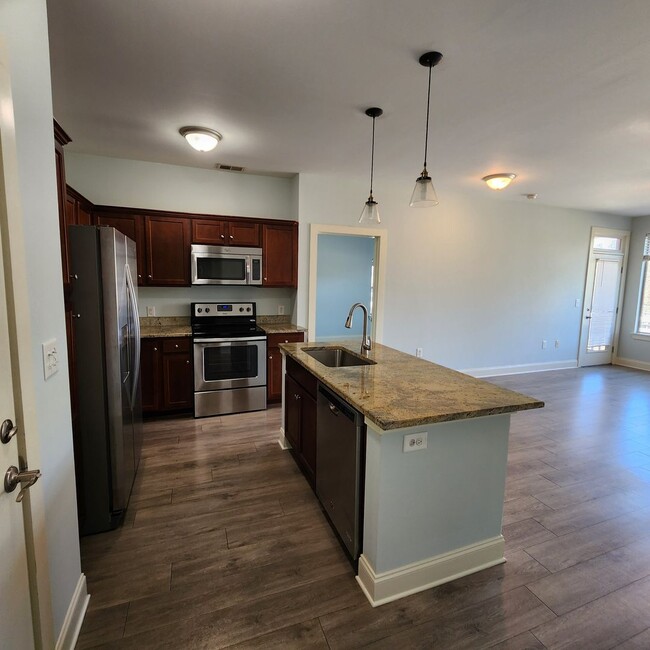 Building Photo - 2 Bedroom North Raleigh for rent