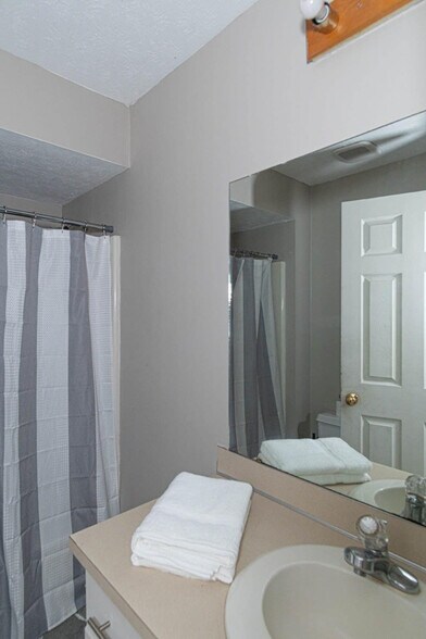 Building Photo - 1930 16th Ave