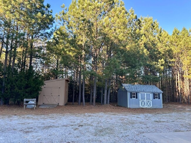 Building Photo - Lovely Custom Built Home with 2 Car Garage...