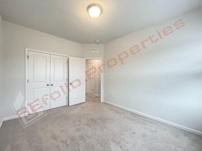 Building Photo - Charming 3 Story 4 Bedrooms with 1st Floor Guest Suite Townhome @ Smith Farm, Apex, Available Now!