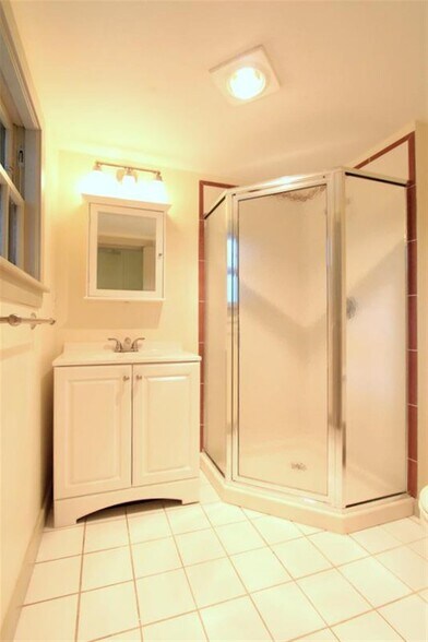 Building Photo - 12A Saginaw Ave