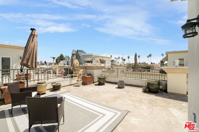 Building Photo - 11974 Mayfield Ave