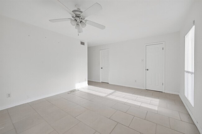 Building Photo - 14555 Wunderlich Dr