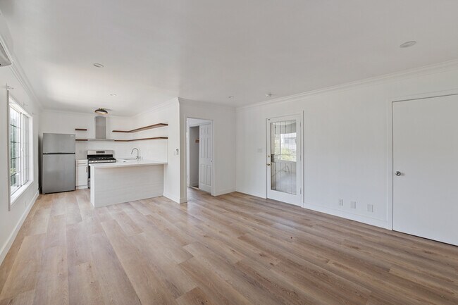 Building Photo - 1008 N Stanley-6