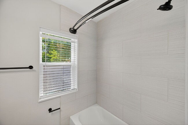 Building Photo - Fully Renovated 3 bedroom St. Pete Home | ...