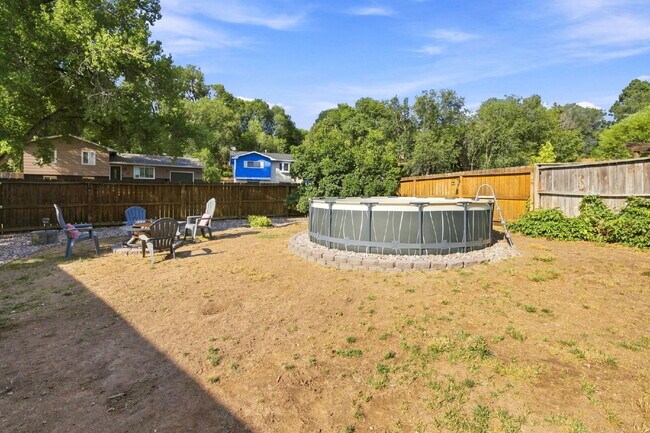 Building Photo - Beautiful 4BED/2BA Tri-Level Home in Widefield Country Club Heights