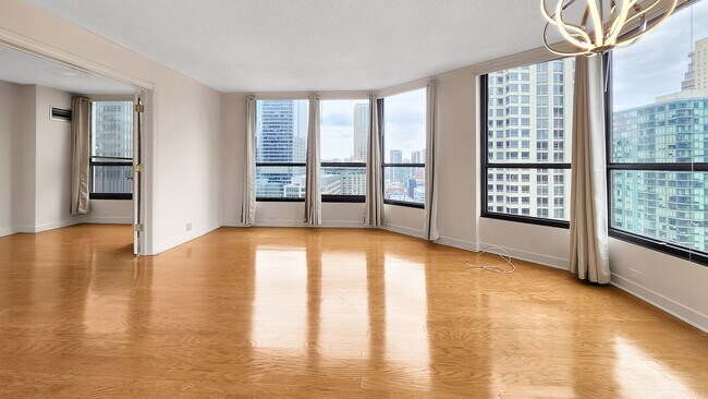 Building Photo - 405 N Wabash Ave