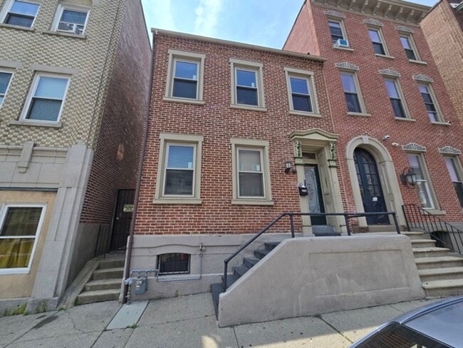Primary Photo - 216 N 6th St