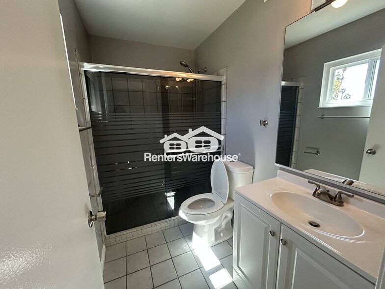 Building Photo - 3969 Green Leaf Dr