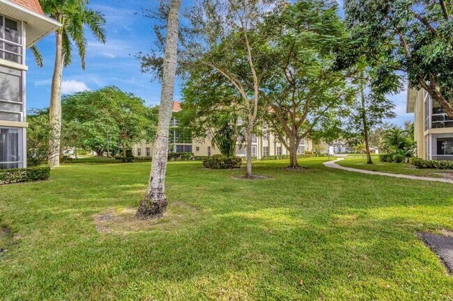 Building Photo - 5580 Tamberlane Cir