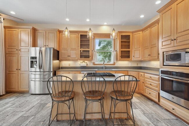 Building Photo - 317 W College Ter