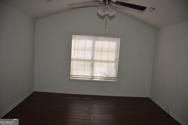 Building Photo - 5887 Mistyview Dr
