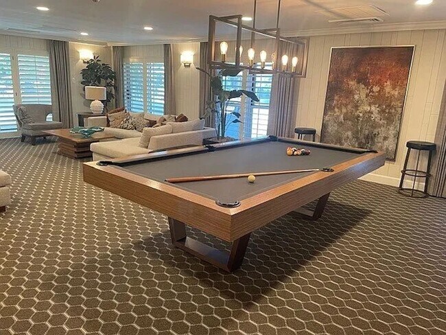 Building Photo - Stunning Mountain Views and an Unbeatable Location!