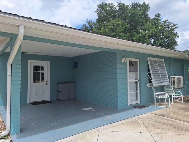 Building Photo - LOCATION LOCATION MAINLAND NEW SMYRNA BEACH!