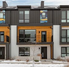 Building Photo - MODERN 3 BEDROOM 3 BATH NEAR CAMPUS