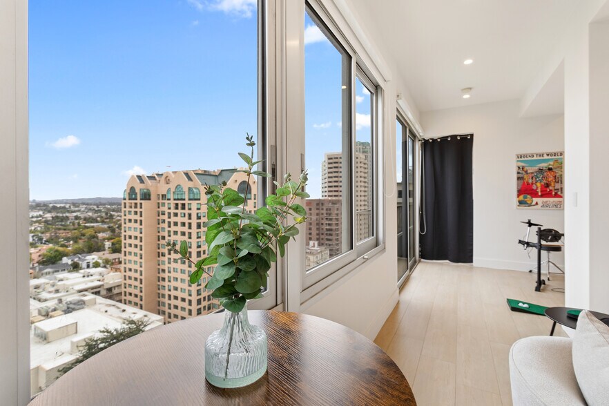 Building Photo - 10501 Wilshire Blvd