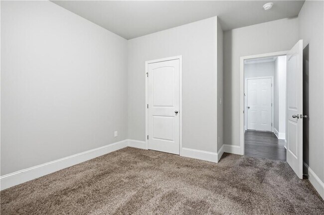 Building Photo - 2053 Hamilton Lake Pkwy