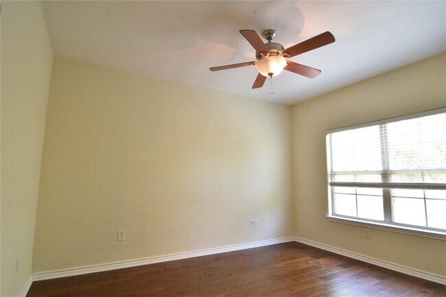 Building Photo - 6810 Deatonhill Dr