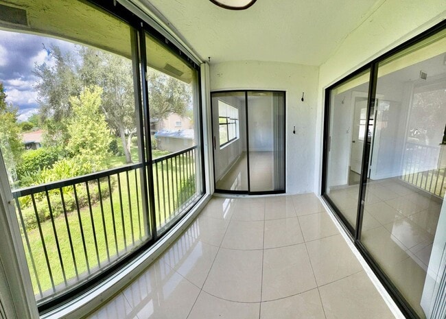 Building Photo - 9657 Riverside Dr