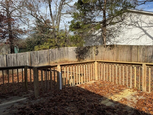 Building Photo - 11105 Lake Hills Dr