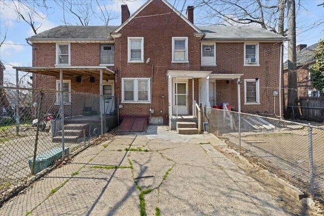 Building Photo - 2802 N Constitution Rd