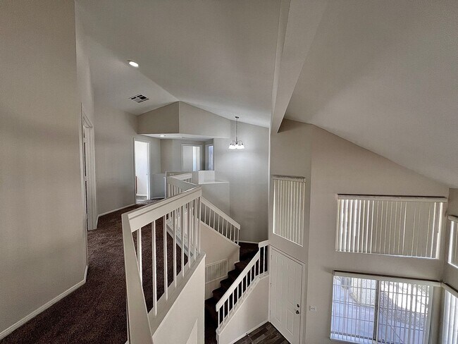 Building Photo - LARGE DESERT SHORES HOME, 4 BD 2.5 BATH, VAULTED CEILINGS, INCREDIBLE VALUE