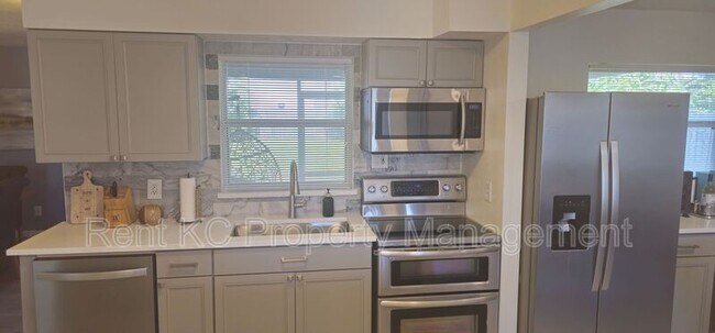 Building Photo - 589 Coconut St